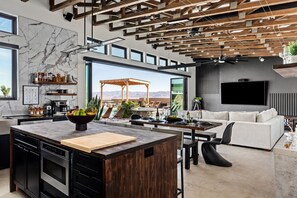 Dining - The Lazy River House - Joshua Tree Resort (Joshua Tree)