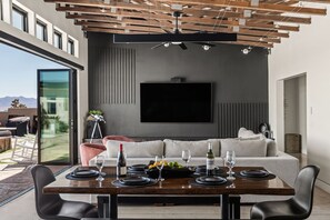 Smart TV, table tennis