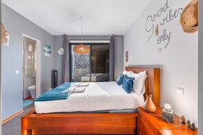 3 bedrooms, iron/ironing board, WiFi, bed sheets - Welcome to Your Home Away from Home! (Funchal)