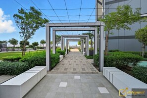 المنطقة المحيطة بالمنشأة