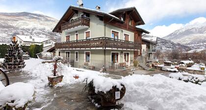 ‘Trilocale 8’ Apartment with Mountain View, Shared Terrace & Wi-Fi