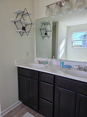 Hårføner, håndklær, såpe og sjampo