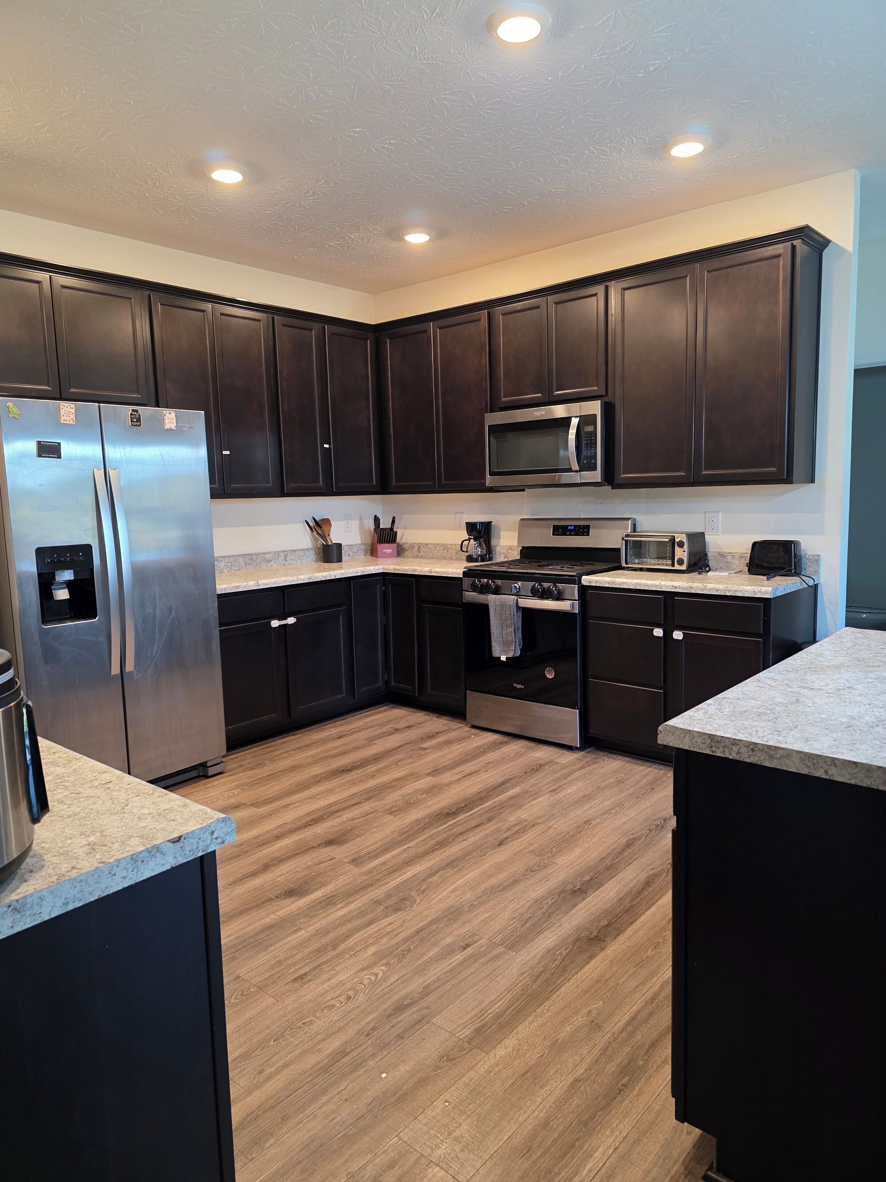 Refrigerador, microondas, horno y parrilla de estufa 