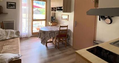 Cozy Renovated Apartment for 4 to 5 People