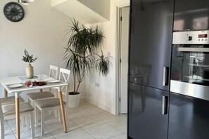 Dining - 🏡 Stunning 3-Bedroom House in Wantage Grove – Near F1 Williams & Oxford (Grove)