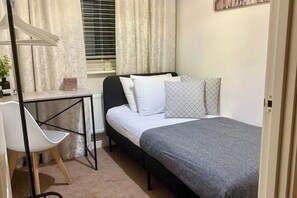 3 bedrooms, iron/ironing board, WiFi, bed sheets - 🏡 Stunning 3-Bedroom House in Wantage Grove – Near F1 Williams & Oxford (Grove)