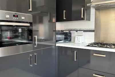 🏡 Stunning 3-Bedroom House in Wantage Grove – Near F1 Williams & Oxford