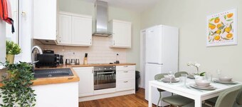 2Bed Upper Cottage Flat-On Street Parking
