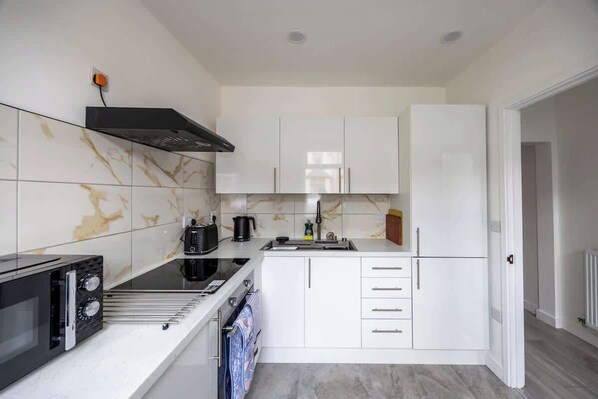 Fridge, microwave, oven, stovetop