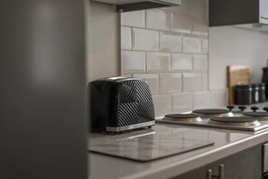 Frigorífic, microones, forn i placa de cuina 