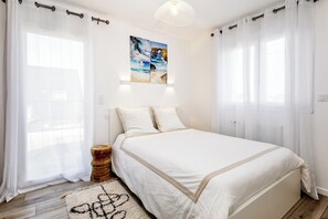 5 bedrooms, desk, iron/ironing board, free WiFi