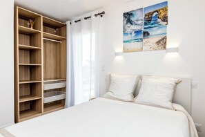 5 bedrooms, desk, iron/ironing board, free WiFi