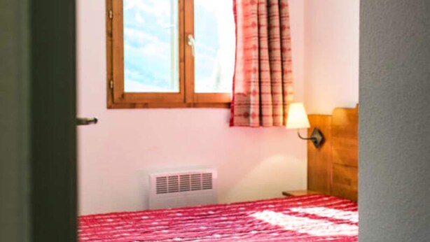 Unclassified image, 1 of 3, button - Apartments for 6 People (Albiez-Montrond)