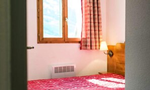 Room - Apartments for 6 People (Albiez-Montrond)