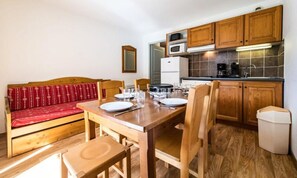 Dining - Apartments for 6 People (Albiez-Montrond)