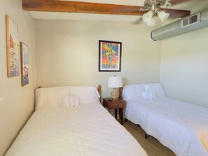 4 habitaciones, tabla de planchar con plancha, wifi y ropa de cama