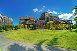 A modern building with a curved driveway and a well-maintained lawn. - Remodeled Ground Floor Ocean Views at Sealodge J5 (Princeville)