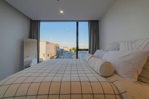 2 bedrooms, WiFi, bed sheets - Cityside Comfort!  Modern 2BR, 2BA with Parking (Christchurch)