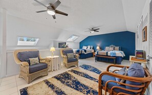 3 bedrooms, desk, iron/ironing board, travel cot - Gym & Pool - Yacht Club - 5 min walk to beach (St. Thomas)