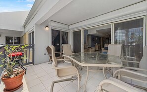 Outdoor dining - Gym & Pool - Yacht Club - 5 min walk to beach (St. Thomas)