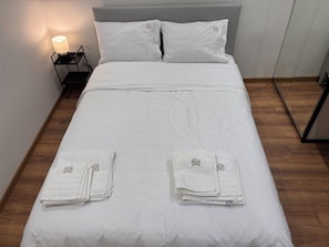 2 habitaciones, escritorio, tabla de planchar con plancha y wifi 