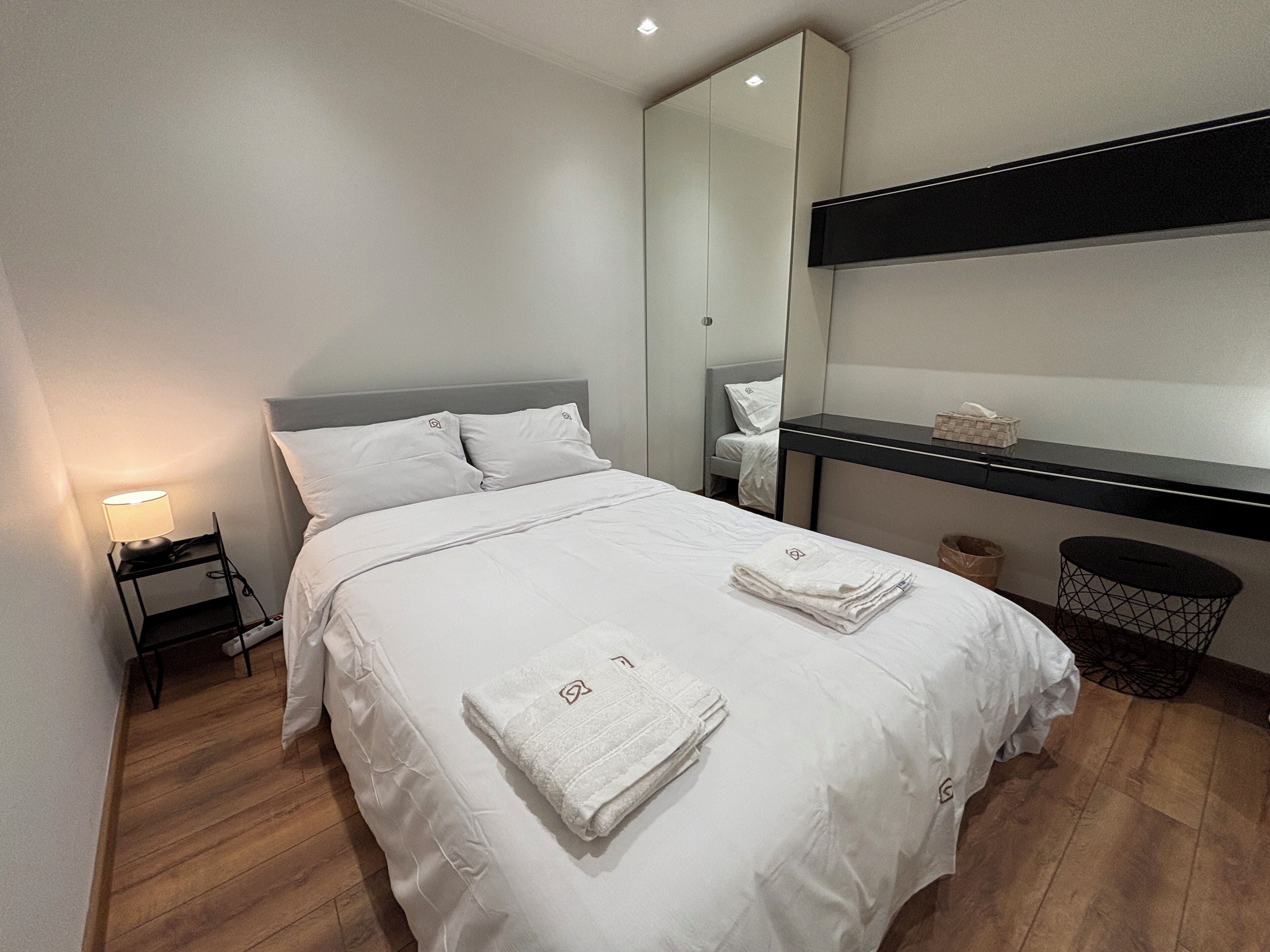 Iron/ironing board, WiFi, bed sheets