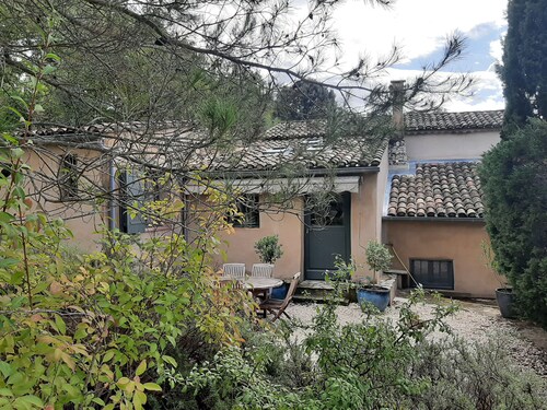 Completely renovated cottage, for a quiet stay in the middle of the vineyards.