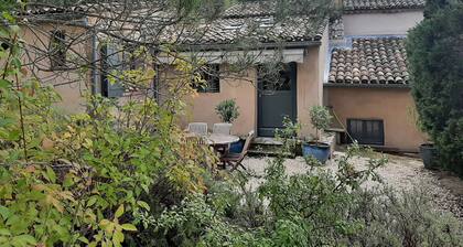 Completely renovated cottage, for a quiet stay in the middle of the vineyards.