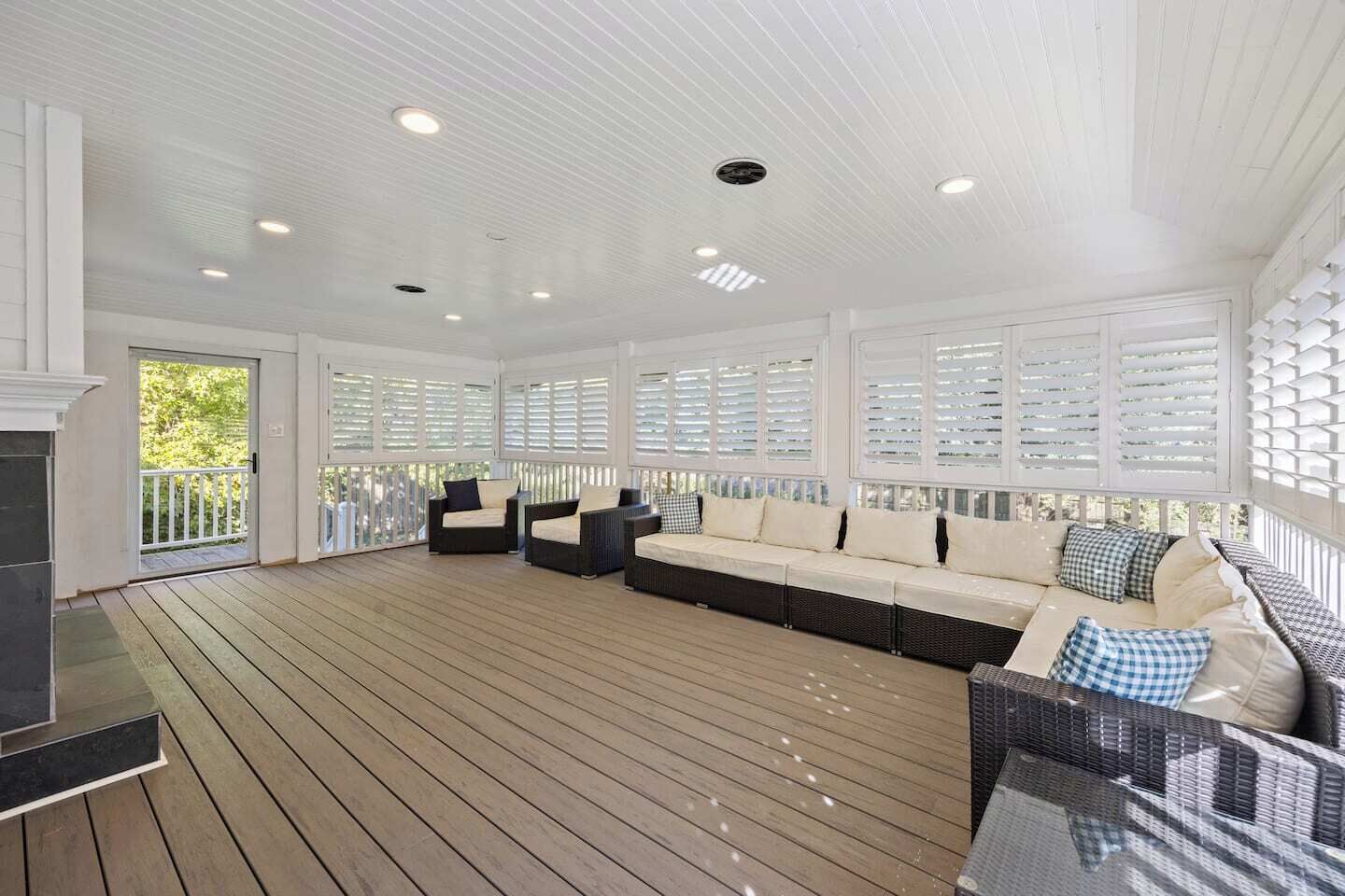 Televisión y oficina 