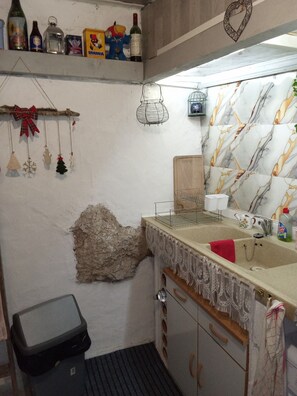 Unclassified image, 4 of 19, button