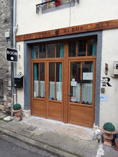 Guest Room "Room - Les loups bleus" with Air Conditioning