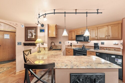 Relaxing Getaway in the Heart of Copper - Walk to Lifts!