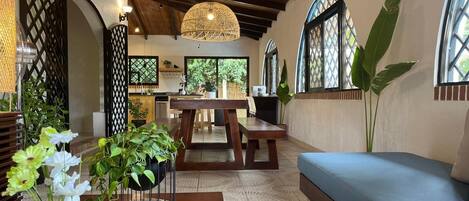 House | 5 bedrooms, Internet