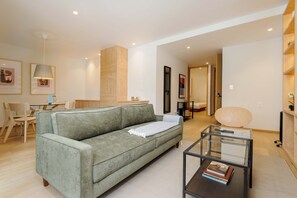 Apartment - w Bright & Chic 2BR Stay in Roma Norte (Mexico City)