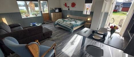 1 bedroom, iron/ironing board, Internet