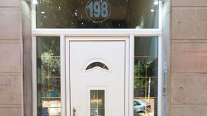 A white double door with a small window and a sign that reads "198". - Athens City Apartment Petralona Central Gem (Athens)