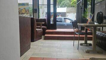 32–tuumainen taulutelevisio, jossa digitaalikanavat