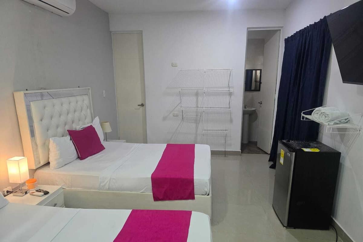 基础四人房 | 特色家居、笔记本电脑工作区、熨斗/熨板、免费 WiFi