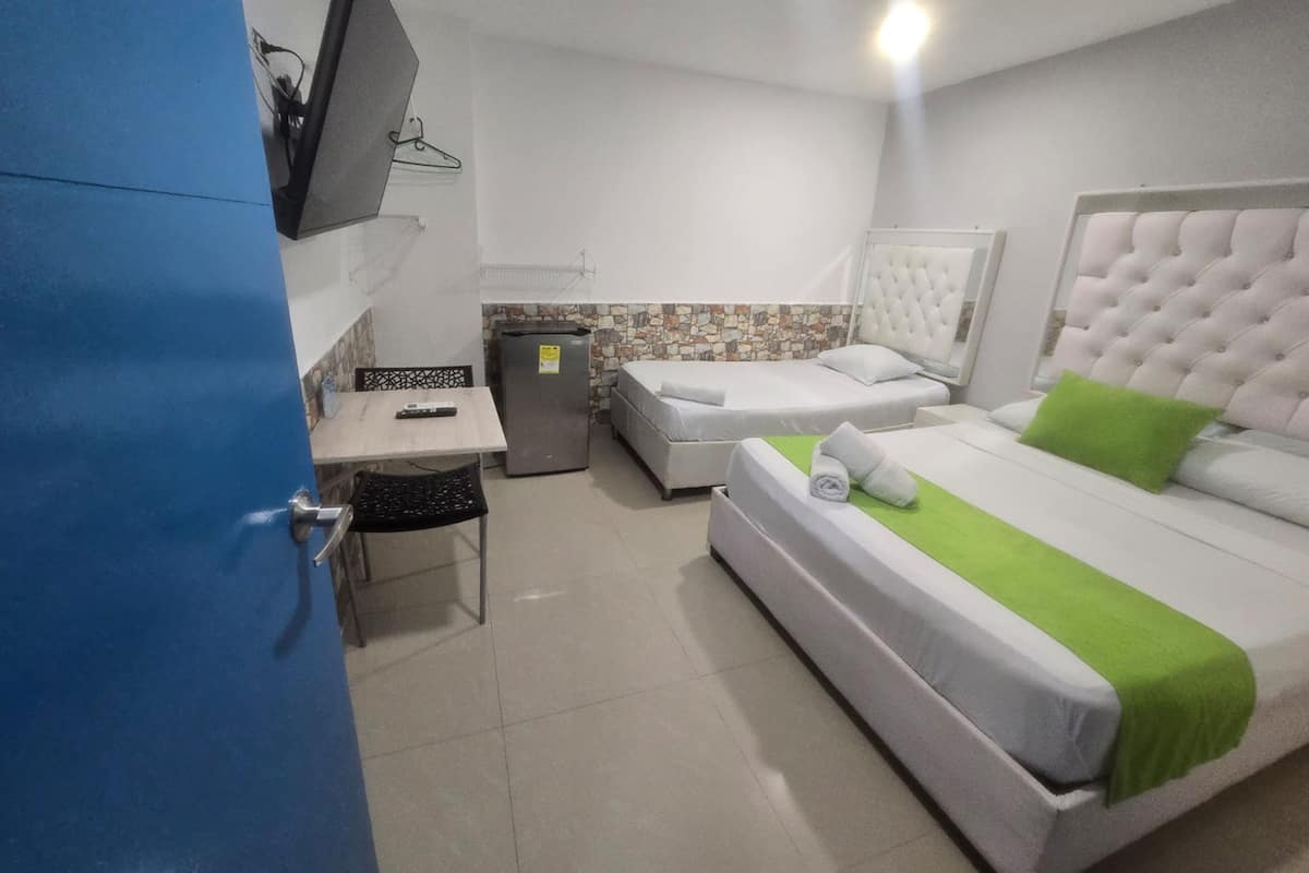 传统客房, 多张床 | 特色家居、笔记本电脑工作区、熨斗/熨板、免费 WiFi