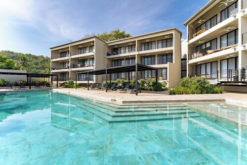 Short Walk to Beach & Town · Pool View · Solana