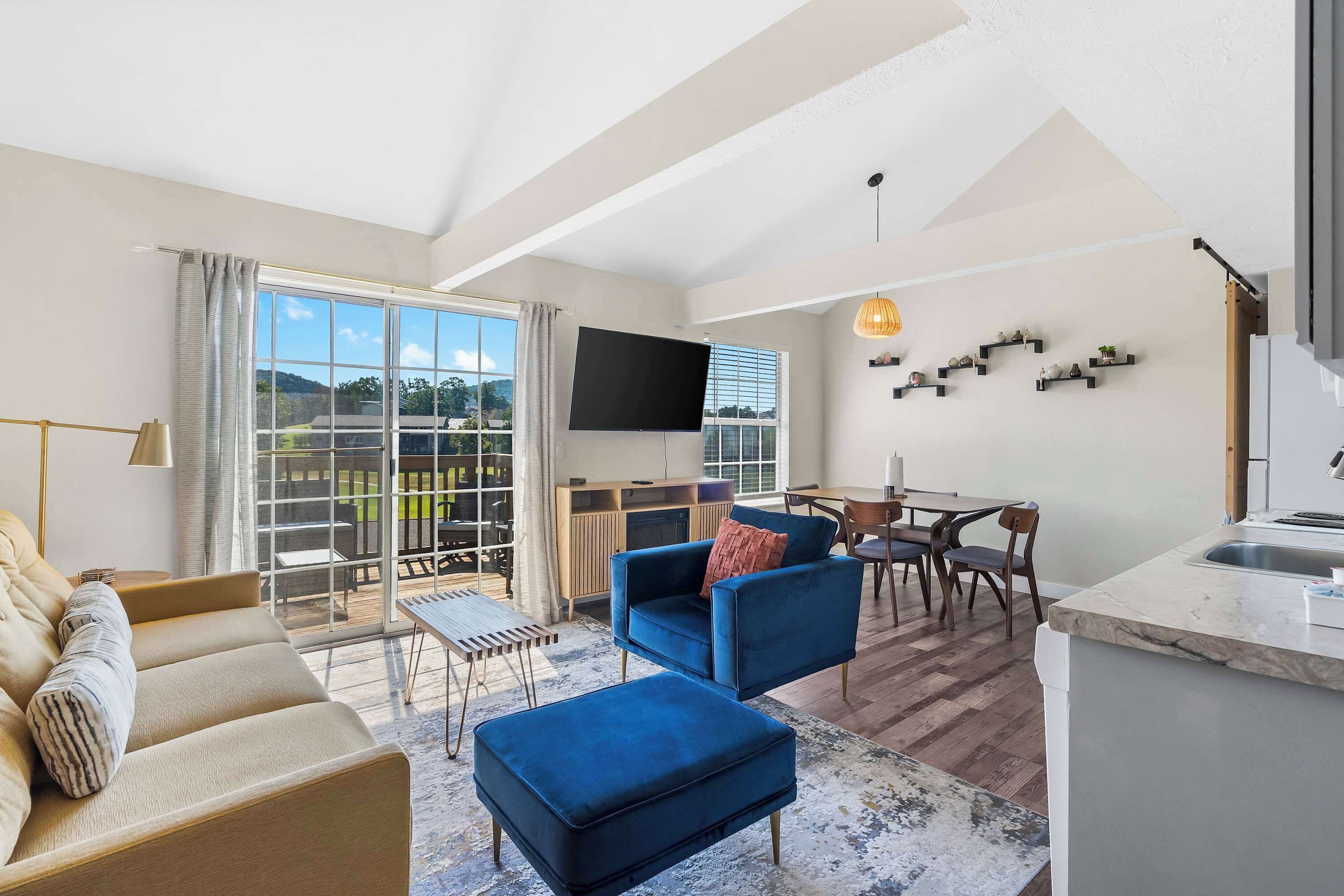 Condo, Multiple Beds, Balcony, Mountain View (Skyview Getaway) | Living area