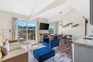 Condo, Multiple Beds, Balcony, Mountain View (Skyview Getaway) | Living area