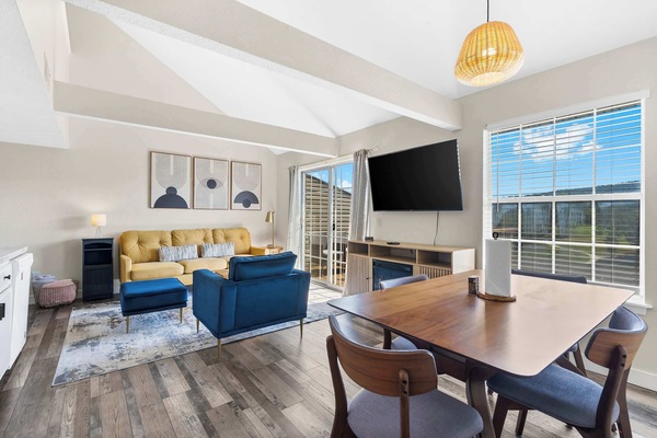 Condo, Multiple Beds, Balcony, Mountain View (Skyview Getaway) | Living area