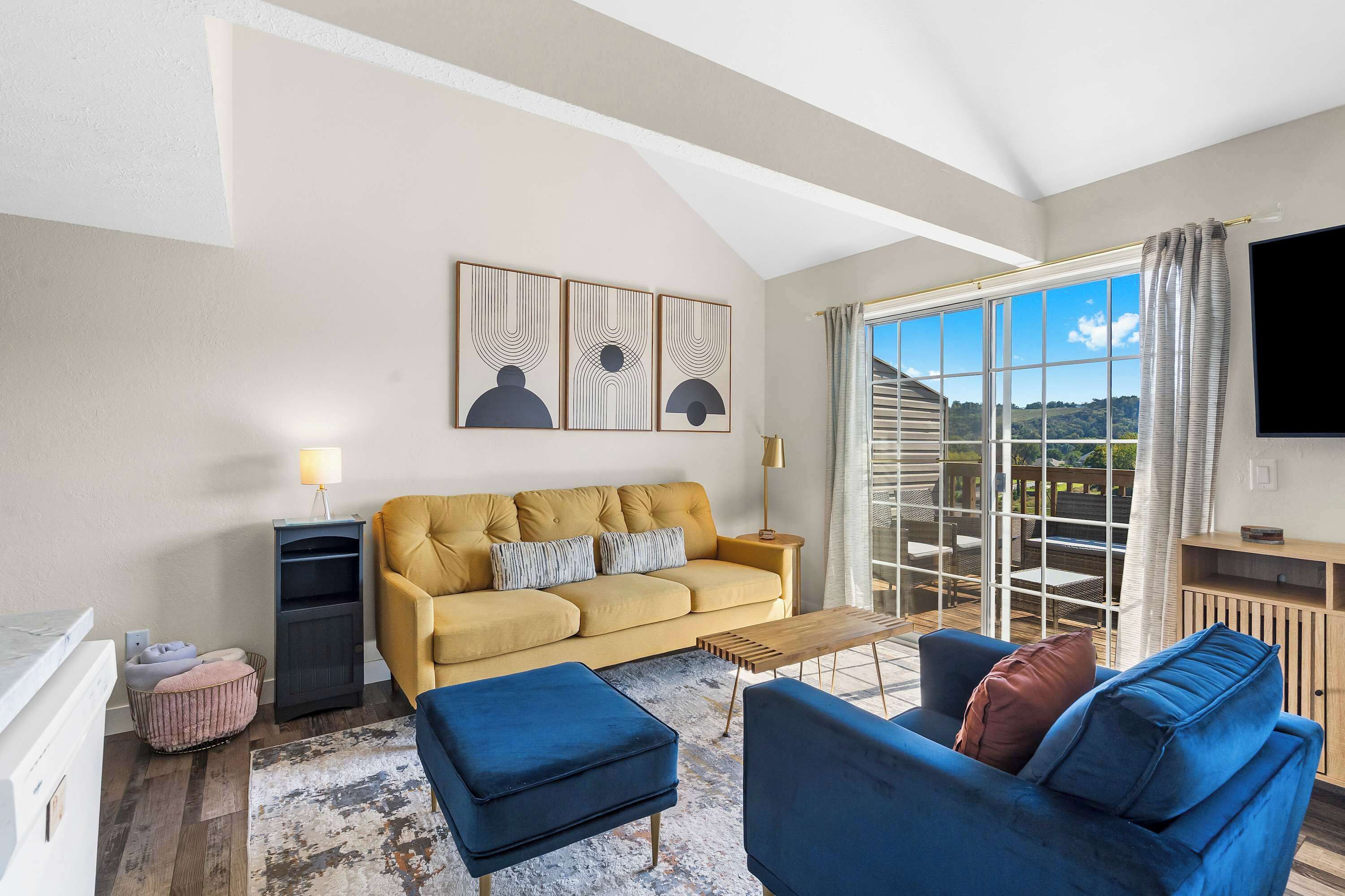 Condo, Multiple Beds, Balcony, Mountain View (Skyview Getaway) | Living area