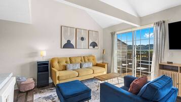 Condo, Multiple Beds, Balcony, Mountain View (Skyview Getaway) | Living area