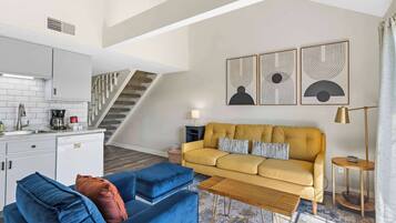 Condo, Multiple Beds, Balcony, Mountain View (Skyview Getaway) | Living area