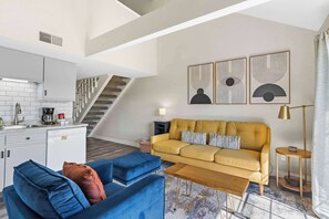 شقة - عدة أسرّة - بشرفة - منظر للجبل (Skyview Getaway) | منطقة المعيشة