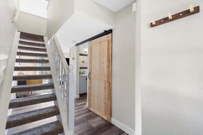 Appart'hÎtel, plusieurs lits, balcon, vue montagne (Skyview Getaway) | Intérieur