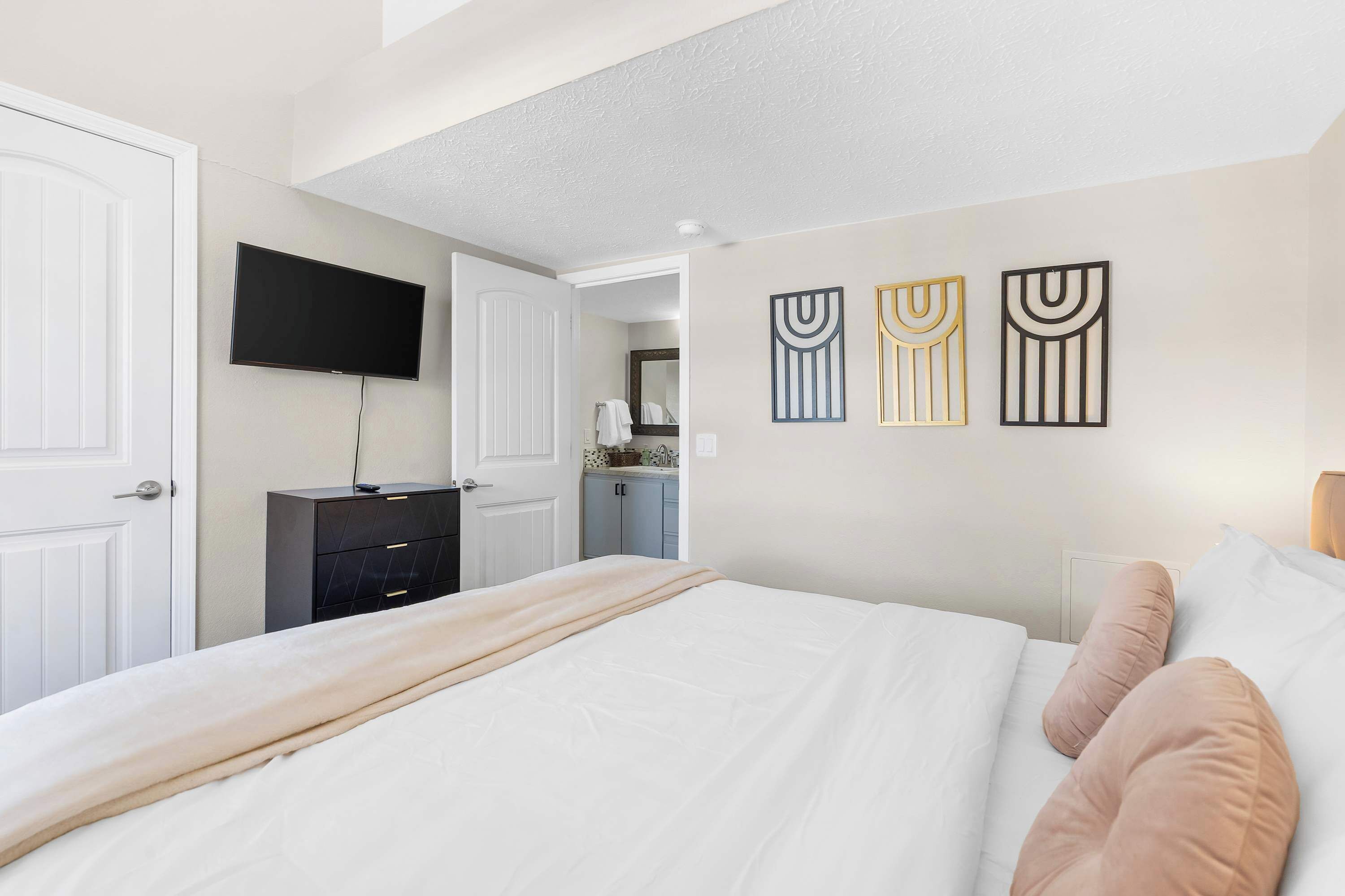 Condo, Multiple Beds, Balcony, Mountain View (Skyview Getaway) | 2 bedrooms, individually decorated, individually furnished