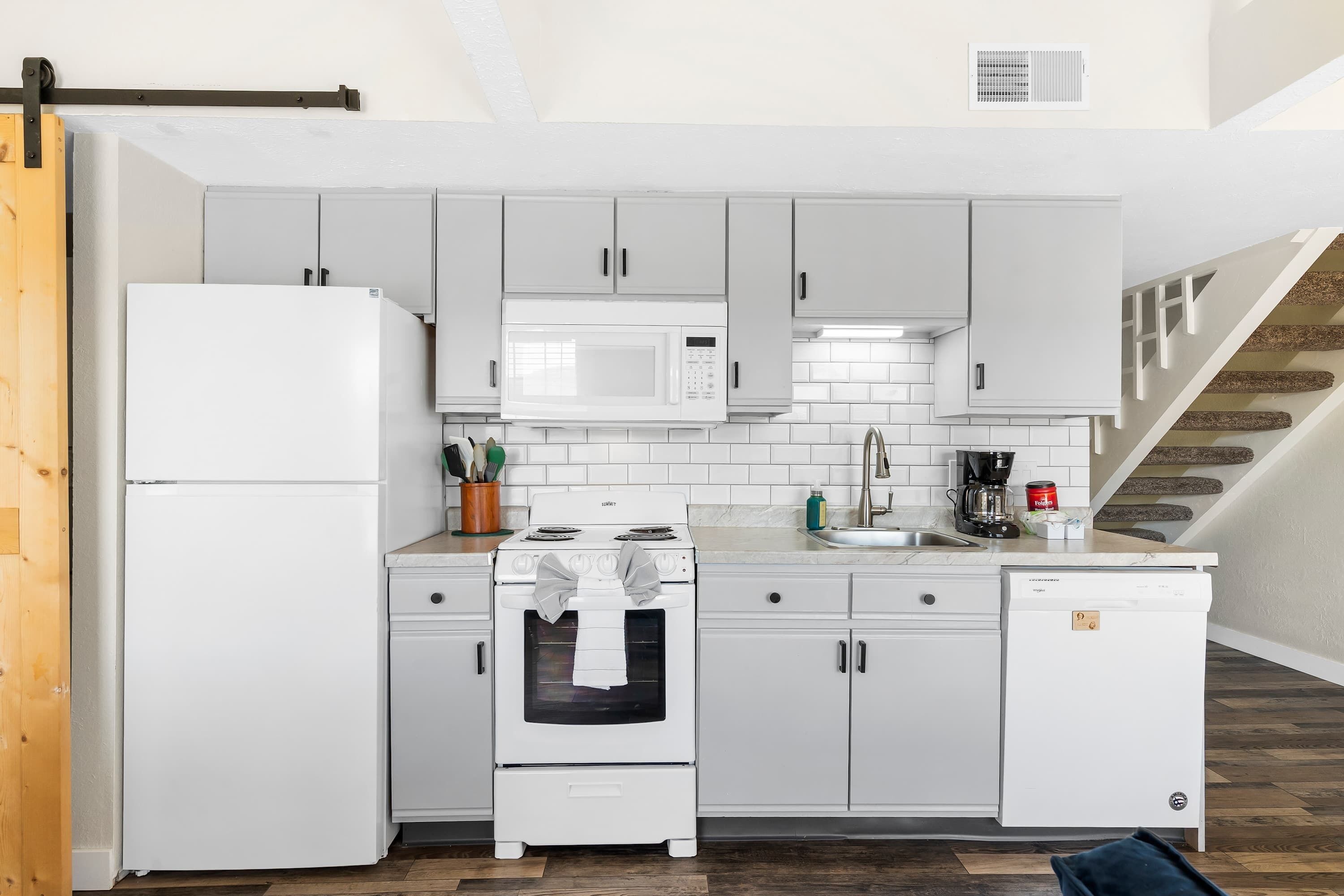 Condo, Multiple Beds, Balcony, Mountain View (Skyview Getaway) | Private kitchen